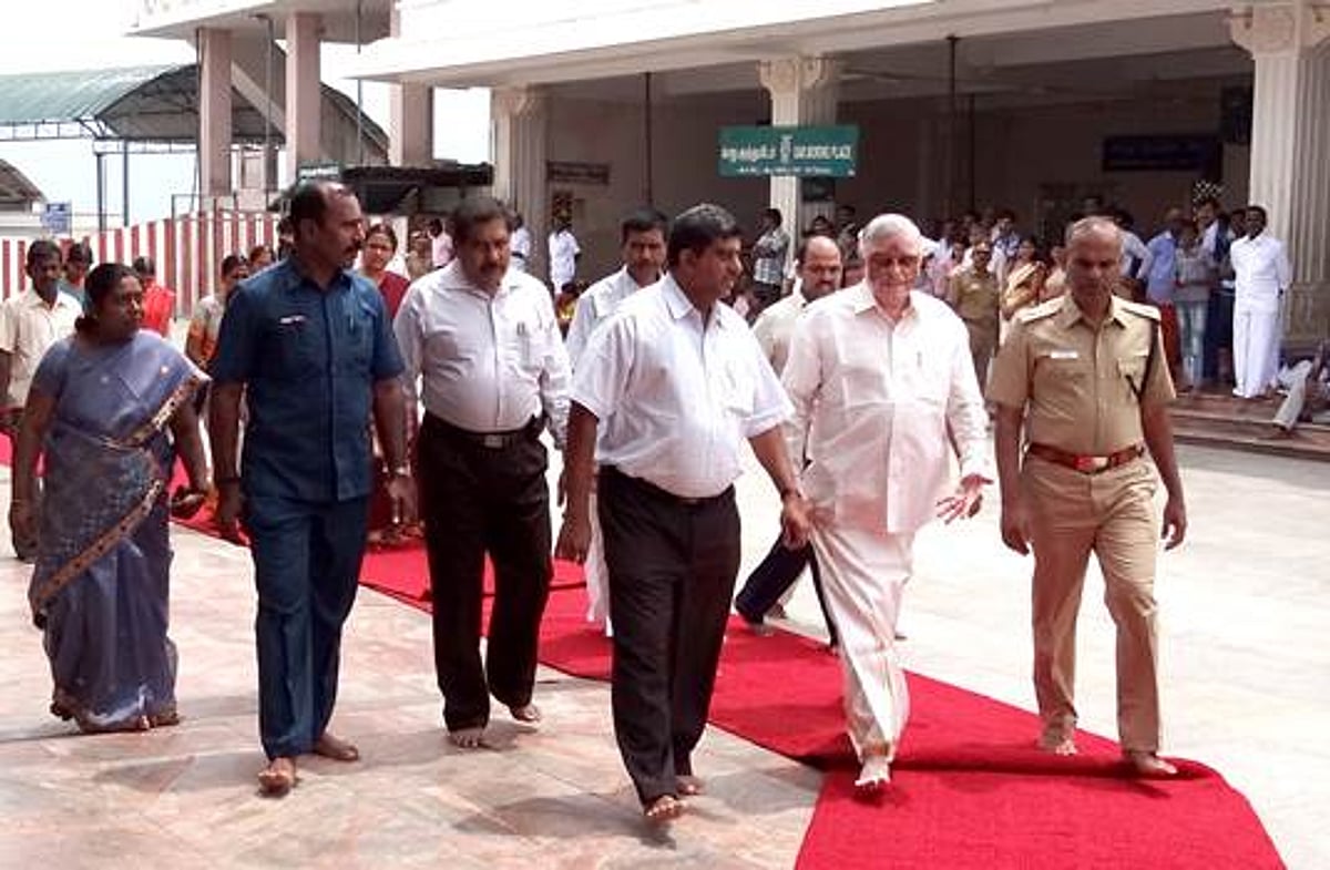 பழனிக்கோயிலில் கேரள ஆளுநர் சுவாமி தரிசனம்